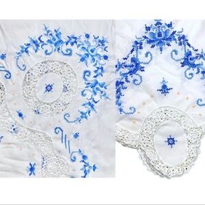 STUNNING Vintage Cross Stitch Hand Embroidered Large Lace Trim Tablecloth Cover